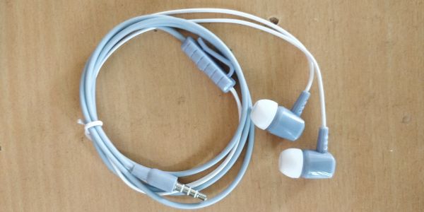 How do I choose the right wired earphones for my specific needs?