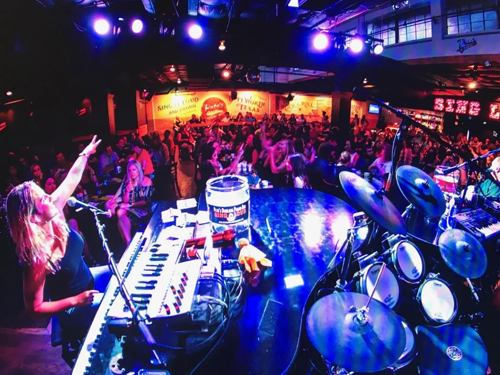Pete's Dueling Piano Bar offering nightlife and live music in Fort Worth