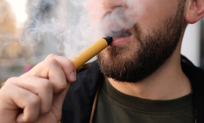 How Vapor Devices Compare With Traditional Smoking Methods Today